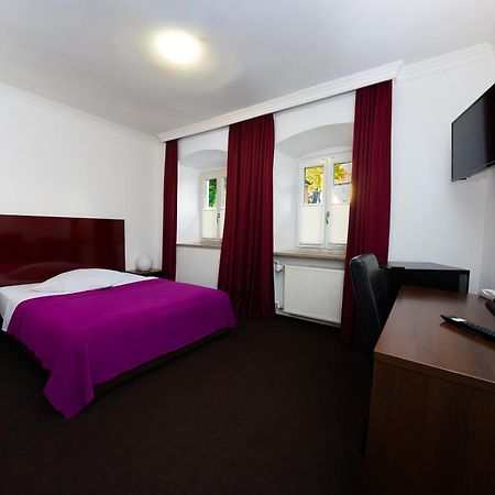 Hotel Bergbauer Mit Late-Self-Check-In Neuburg an Der Donau Exterior foto