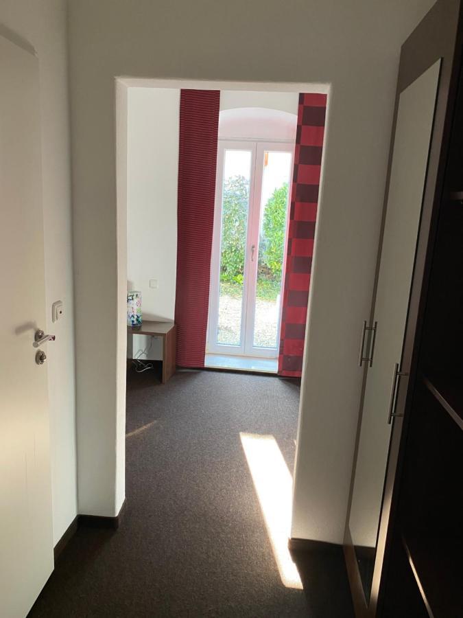 Hotel Bergbauer Mit Late-Self-Check-In Neuburg an Der Donau Exterior foto