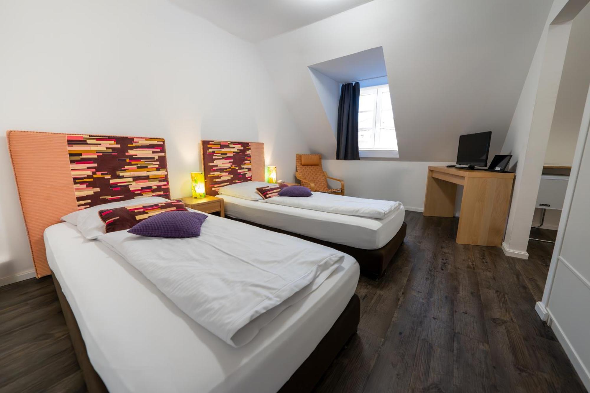 Hotel Bergbauer Mit Late-Self-Check-In Neuburg an Der Donau Exterior foto